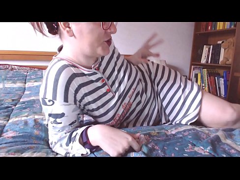 ❤️ Vezmi si tohto veľkého čierneho vtáka do úst, malá otrokyňa ❌ Šukanie video na nás