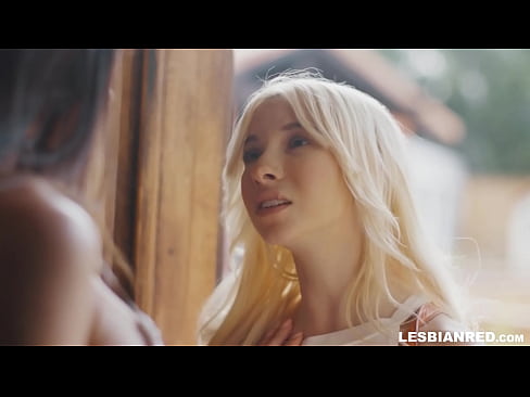 ❤️ Dievča príde domov o niekoľko mesiacov neskôr a skončí pri jedení kundičky svojej nevlastnej mamy ❌ Šukanie video na nás